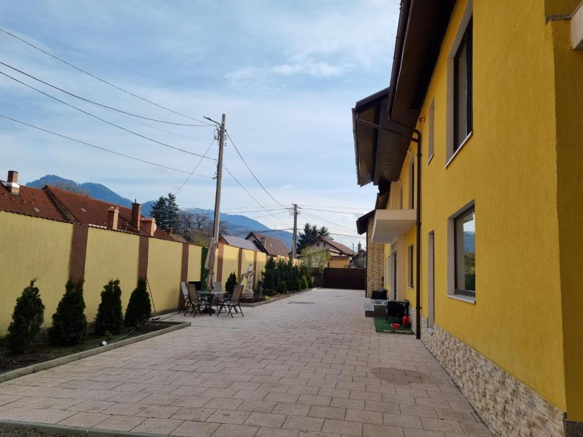 Izabella Guest House Săcele Eksteriør billede