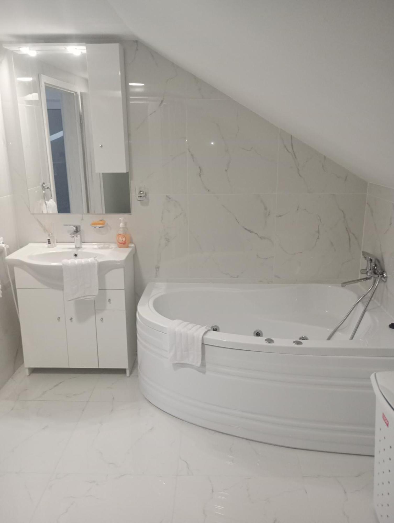 Izabella Guest House Săcele Eksteriør billede